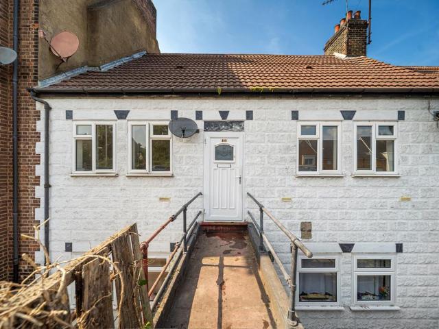 Apartment for rent in Stone, Monks Orchard
