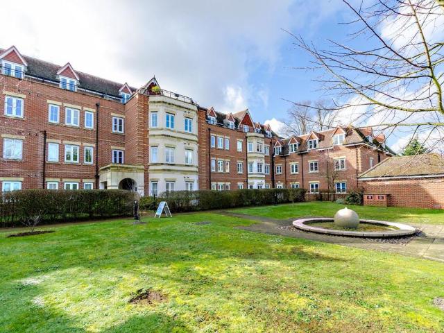 Apartment for rent in Westborough, Surrey