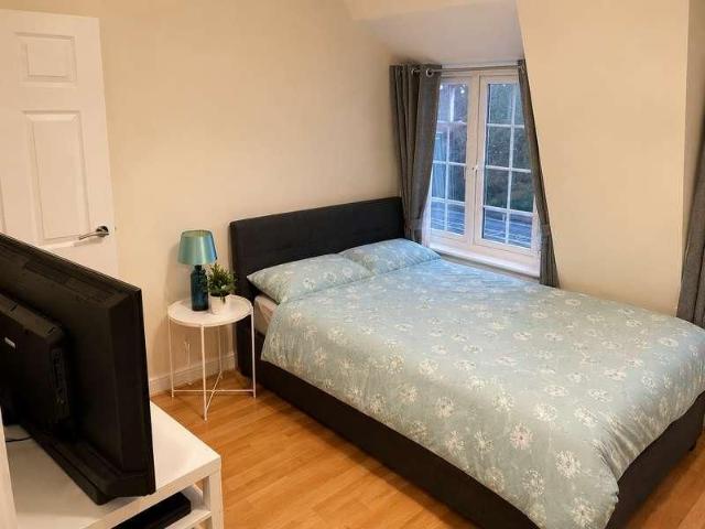 Apartment for rent in Westborough, Surrey