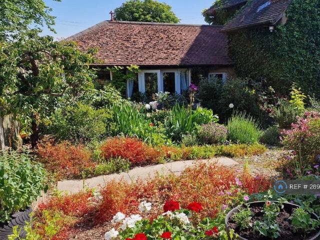 Apartment for rent in Bourne End, Pouchen End