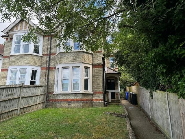 Apartment for rent in Totteridge, Cressex
