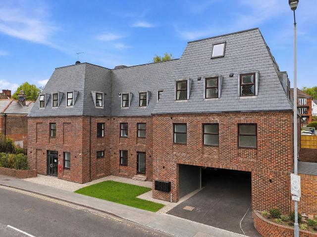 Apartment for rent in Totteridge, Cressex