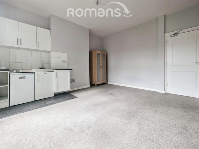 Apartment for rent in Totteridge, Cressex