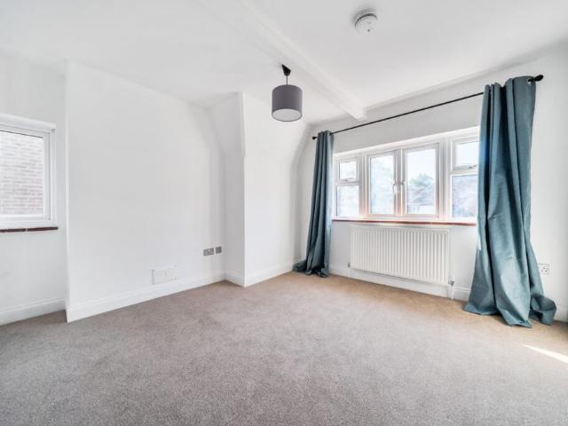 Apartment for rent in Hindhead, Waverley