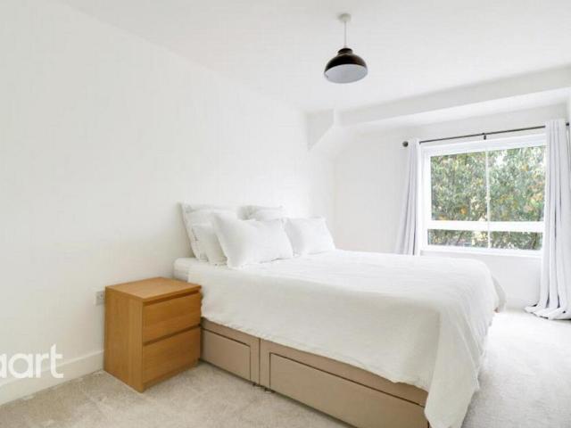 Apartment for rent in Hart, Hampshire