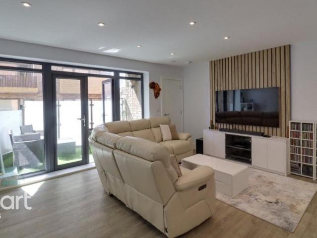 House for rent in London Borough of Hounslow, Greater London