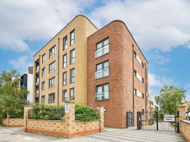 Apartment for rent in London Borough of Hounslow, Spring Grove