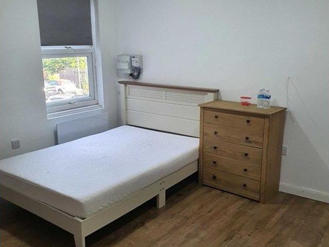 Studio for rent in London Borough of Hounslow, Spring Grove