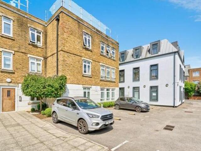 House for sale in Kingston Upon Thames, Greater London