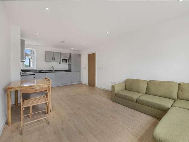 Apartment for rent in Kingston Upon Thames, Norbiton