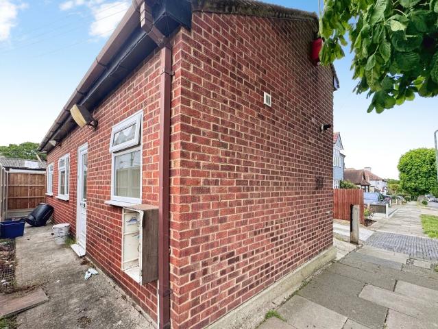 House for rent in Alton Barnes, Essex
