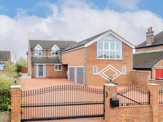 House for sale in Epping