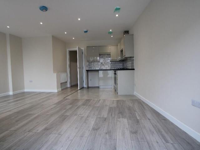 Apartment for rent in London Borough of Merton, Mitcham