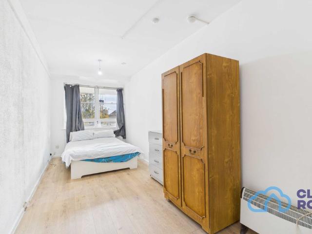 Room for rent in London Borough of Merton, Mitcham