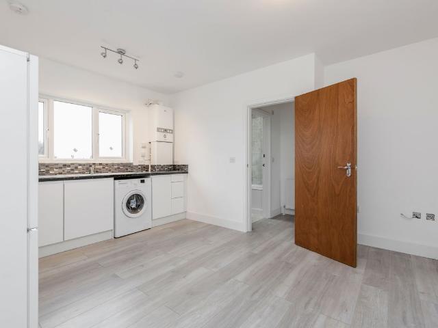 Apartment for rent in Worcester Park, Greater London