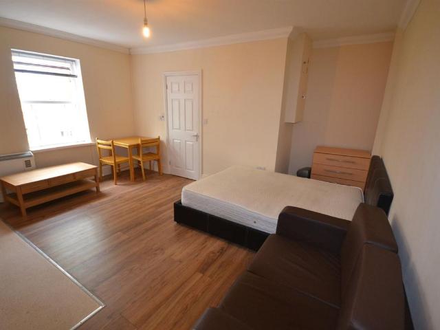 Studio for rent in Newtown, Reading