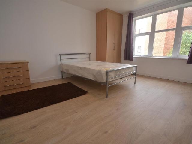 Studio for rent in Newtown, Reading
