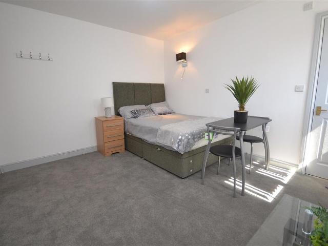 Studio for rent in Newtown, Reading