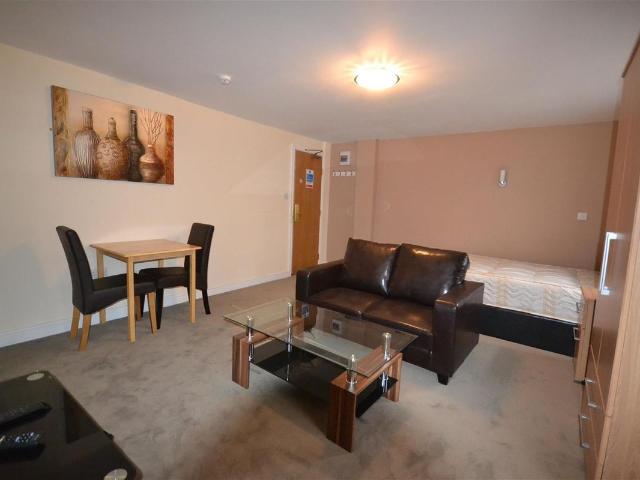 Studio for rent in Newtown, Reading