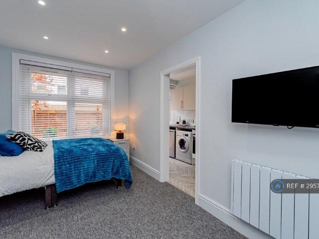 House for rent in Newtown, Reading