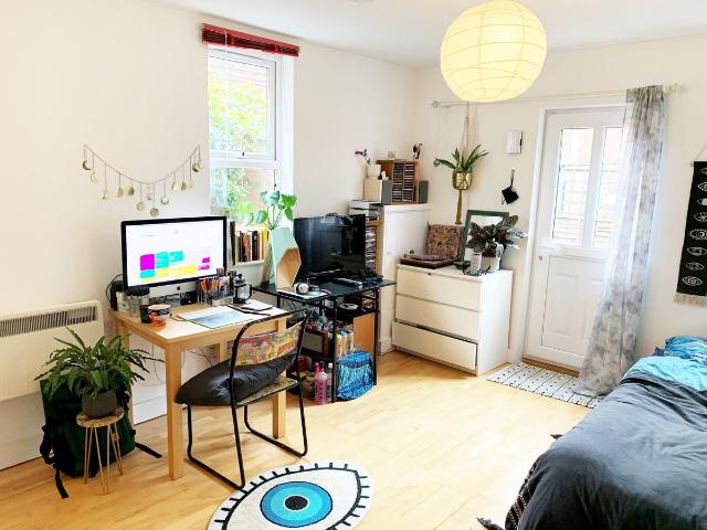 Studio for rent in Newtown, Reading