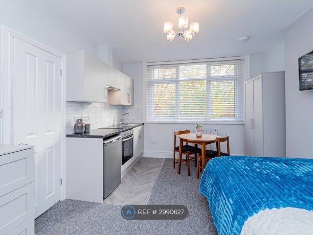Studio for rent in Newtown, Reading