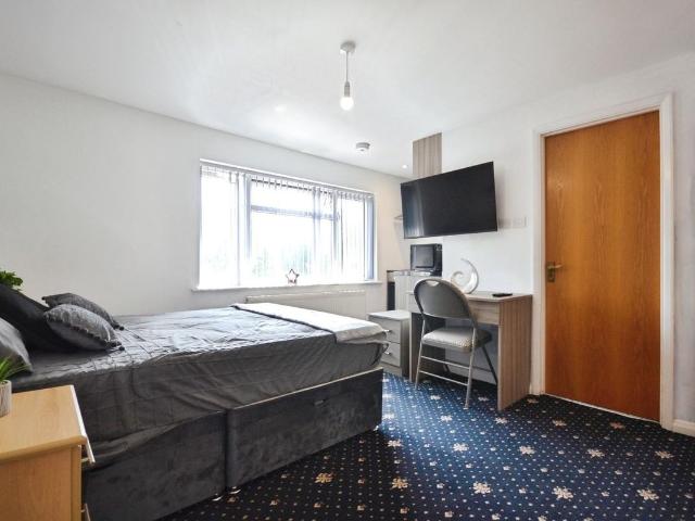 Studio for rent in Newtown, Reading