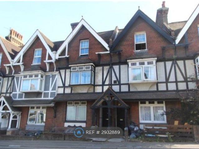 Studio for rent in Strood