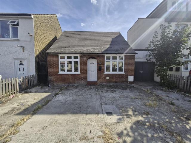 House for rent in Rush Green, Greater London