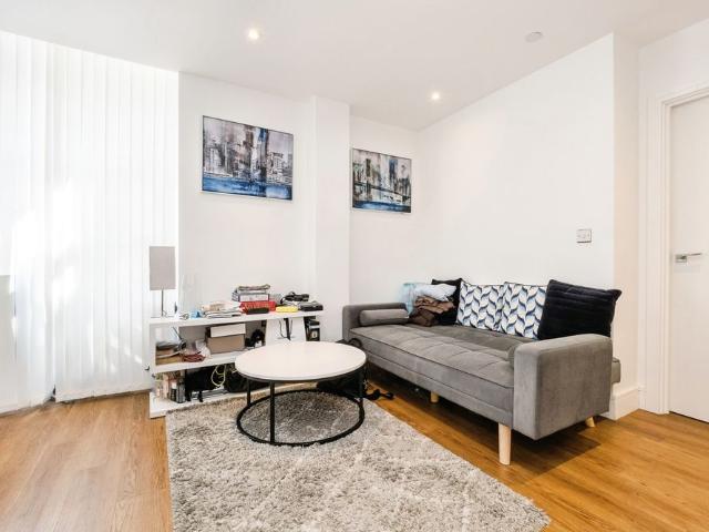 Apartment for rent in Rush Green, Greater London