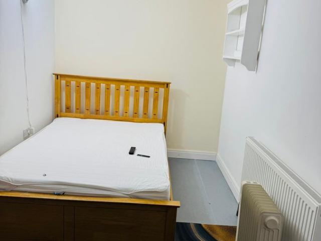 Studio for rent in Rush Green, Greater London