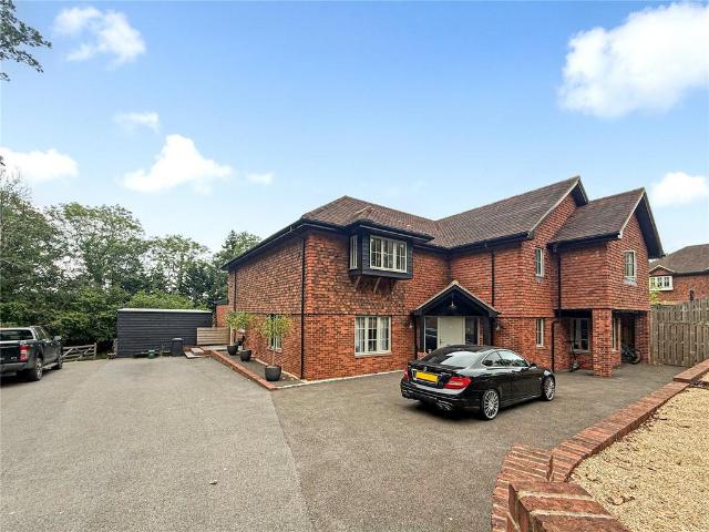 House for rent in Perryfields, West Sussex