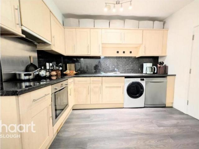 Apartment for rent in Colnbrook with Poyle, Slough