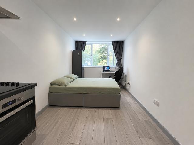 Studio for rent in The Polygon, City Of Southampton