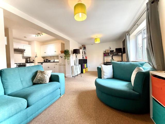 Apartment for rent in Southborough, Sandown Park