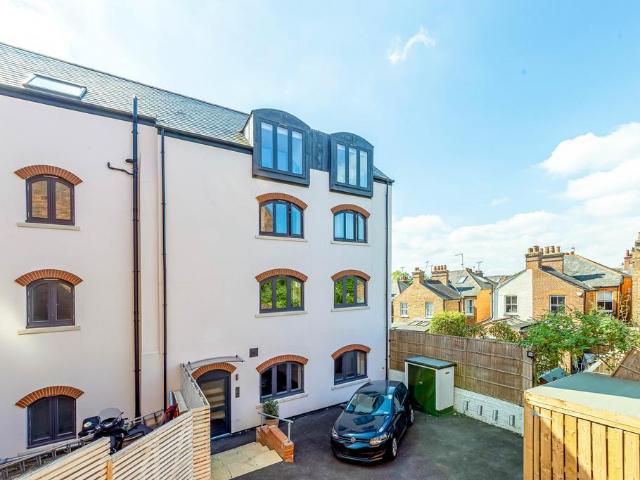 Apartment for rent in St Albans, Five Acres