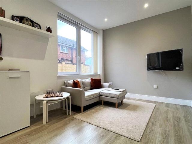 Apartment for rent in Birch Green, Spelthorne