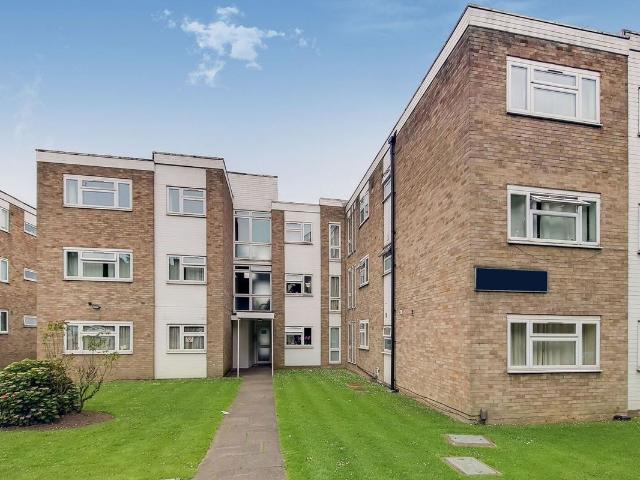 Apartment for rent in Little Stanmore, Greater London