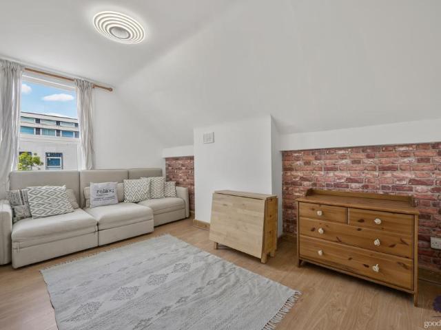 Apartment for rent in London Borough of Merton, Mitcham