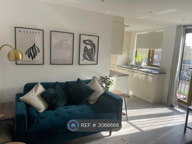 Apartment for rent in Stonecot, Greater London