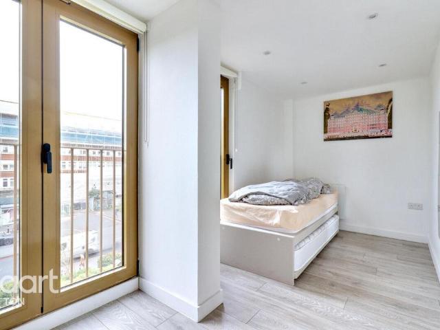 Apartment for rent in Stonecot, Greater London