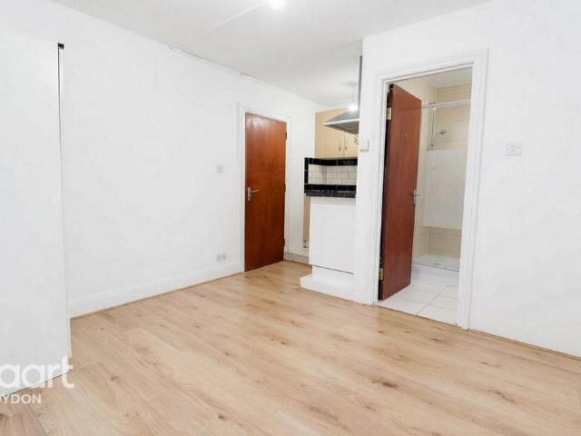 Apartment for rent in London Borough of Croydon, Greater London