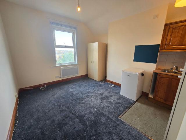 Studio for rent in London Borough of Merton, Collier's Wood