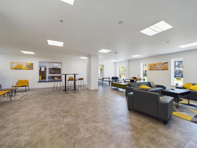 Studio for rent in Lowfield Heath, Glynde
