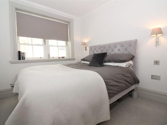 Apartment for rent in Broadwater Down, Sandown Park