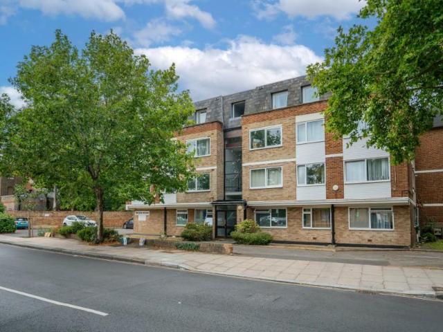Apartment for rent in St Margarets, Greater London