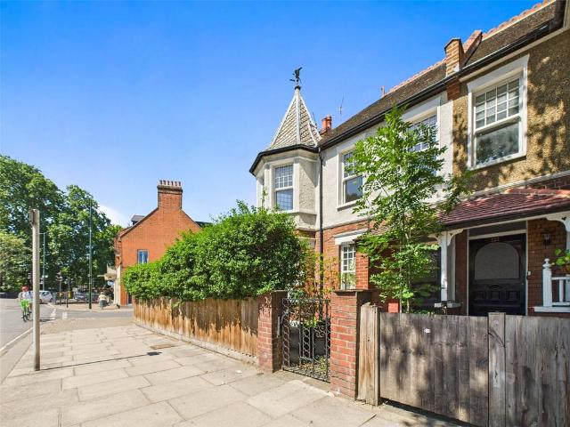 Apartment for rent in St Margarets, Greater London