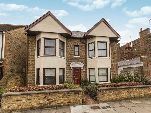 Apartment for rent in St Margarets, Greater London