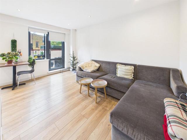 Apartment for rent in St Margarets, Greater London