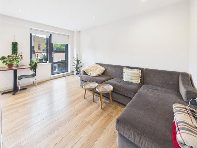 Apartment for rent in St Margarets, Greater London